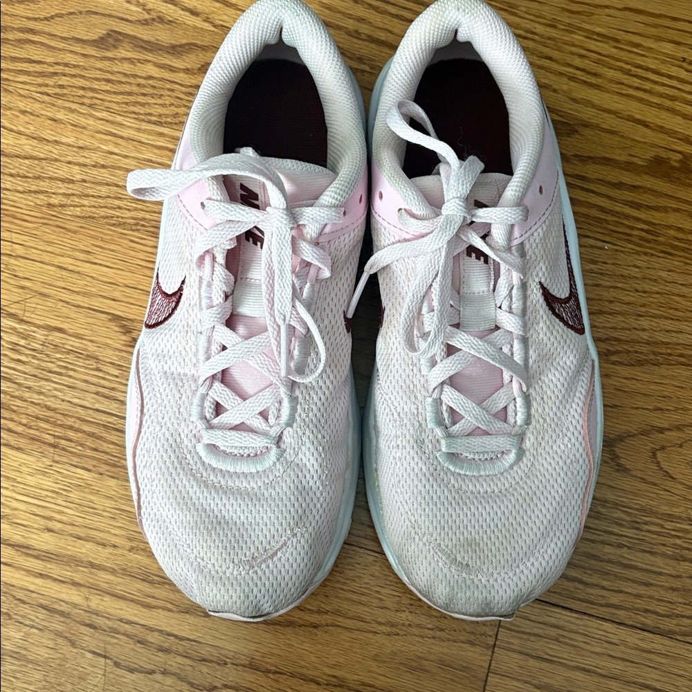 Nike size 8 light pink sneakers - Picture 3 of 9